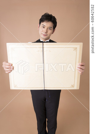 服務員與菜單 服務員與菜單 68642582