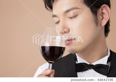 品酒師品嚐 品酒師品嚐 68642596