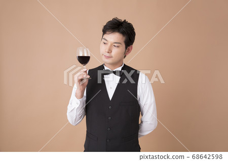 品酒師品嚐 品酒師品嚐 68642598