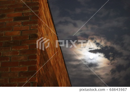 滿月的夜晚 68643987