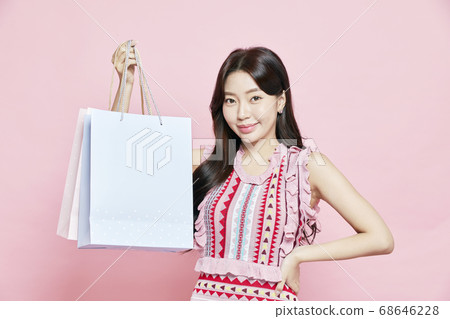 購物,購物袋,禮物,連衣裙,連衣裙,年輕女子 購物,購物袋,禮物,連衣裙,連衣裙,年輕女子 68646228
