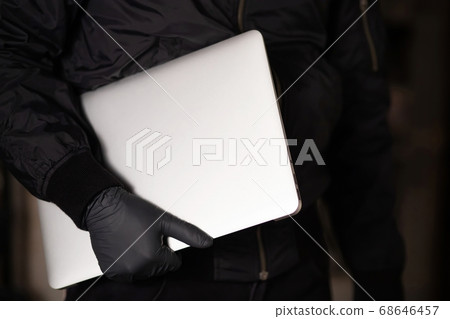 Thieves steal laptop computers at home Thieves steal laptop computers at home 68646457