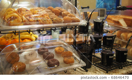 Hotel breakfast 68646470