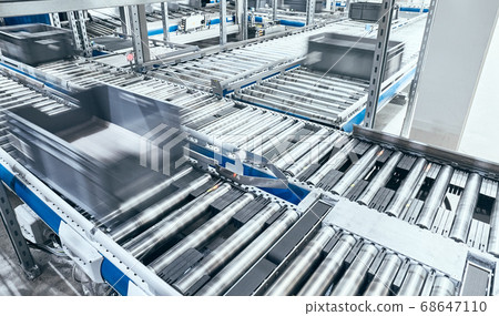 Modern roller conveyor system with boxes in motion, Modern roller conveyor system with boxes in motion, 68647110