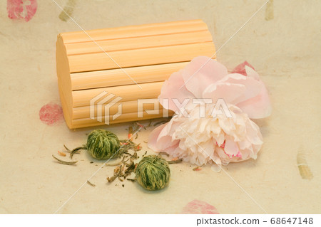 tea  and peony 68647148