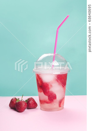 Glass of strawberry cocktail 68648695