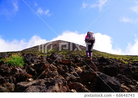 十勝岳登山者登頂 68648743