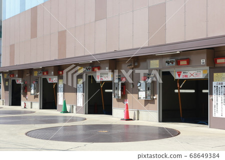 Multistory parking lot and turntable Multistory parking lot and turntable 68649384