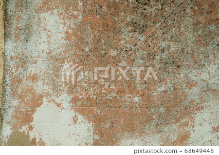 Shabby wall covered by plaster with some chipped 68649448