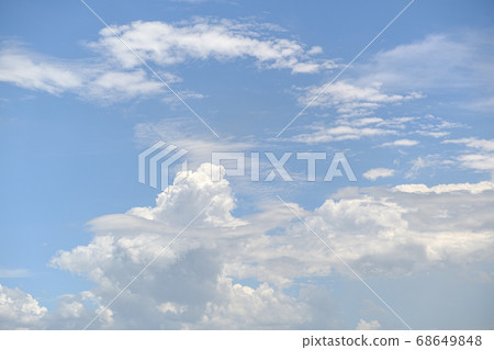 Many small clouds in blue sky.Summer cloudy.White clouds floating in the sky. Many small clouds in blue sky.Summer cloudy.White clouds floating in the sky. 68649848