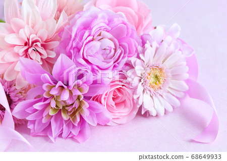 紫色插花 68649933