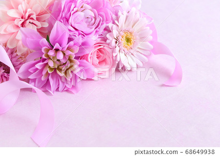 Purple flower arrangement Purple flower arrangement 68649938