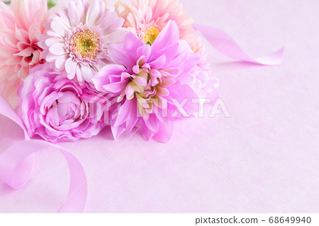 Purple flower arrangement Purple flower arrangement 68649940