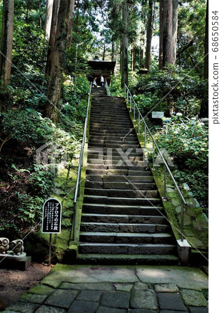 296 with 96 round trips from "Washiko Yamagami Shrine" to "Owl Stone Steps" on the prefectural border between Tochigi and Ibaraki. 296 with 96 round trips from "Washiko Yamagami Shrine" to "Owl Stone Steps" on the prefectural border between Tochigi and Ibaraki. 68650584