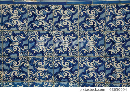 Blue floral pattern hand-painted on ceramic tiles Blue floral pattern hand-painted on ceramic tiles 68650994