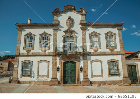 Mansion facade in baroque style on a deserted square Mansion facade in baroque style on a deserted square 68651193