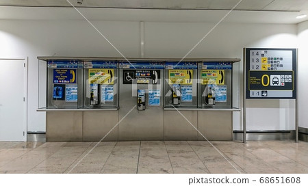 Public phone lined up at the airport 68651608