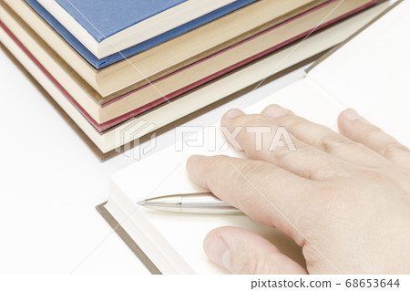 a person beginning to write 68653644