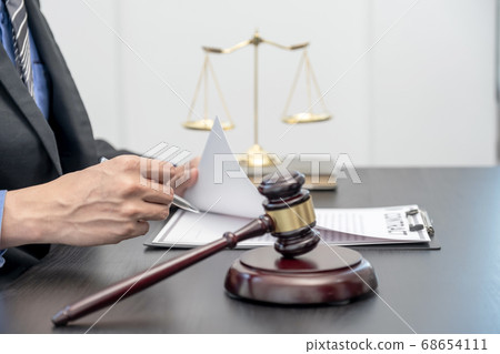 Picture of the male lawyer is providing service to consult business dispute 68654111