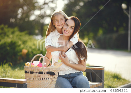 Mother with daughter playing in a summer paek 68654221