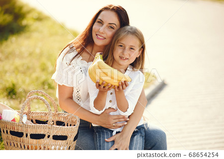 Mother with daughter playing in a summer paek 68654254