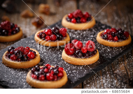 Delicious red berries mini tarts 68655684