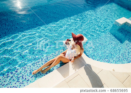hot sexy woman relax in swimming pool and drinks champagne hot sexy woman relax in swimming pool and drinks champagne 68655695