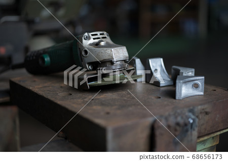 研磨機和鋁製支架 68656173
