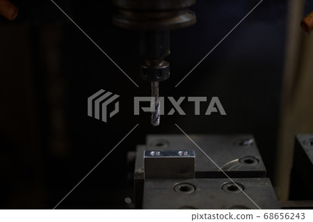 在加工中心進行螺紋切削 68656243