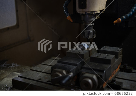 Full back processing at machining center 68656252