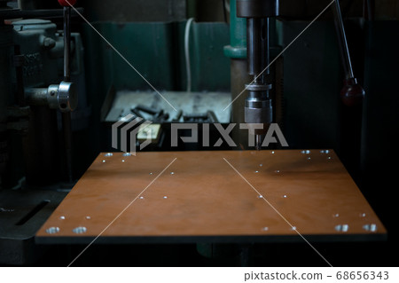 Chamfering with a drilling machine 68656343