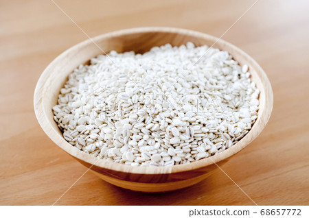 Rolled barley Rolled barley 68657772