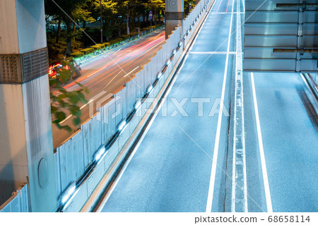 [東京夜景] 涼爽的城市道路 68658114