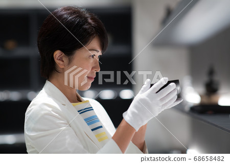 40多歲的女性喜歡購物 40多歲的女性喜歡購物 68658482