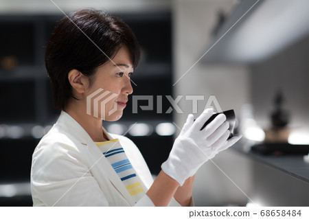 40多歲的女性喜歡購物 68658484
