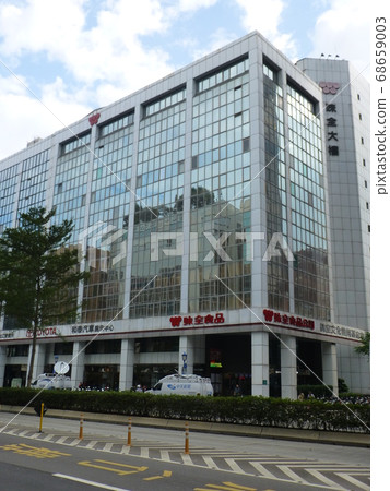 台灣台北-11/14/2014:台北市區的味全公司總部大樓 台灣台北-11/14/2014:台北市區的味全公司總部大樓 68659003