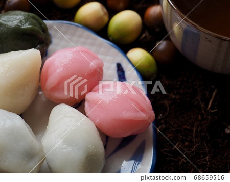 韓國傳統食品鬆餅和橡子 韓國傳統食品鬆餅和橡子 68659516