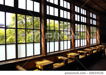 gi市梅林學校教室的窗戶的景色 68659536
