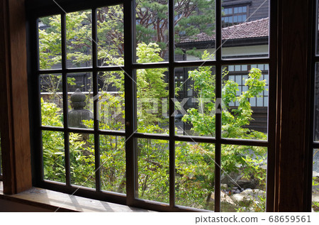 Scenery of the window frame of Hagi City Meirin School 68659561