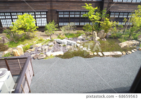 Scenery of the courtyard of Hagi City Meirin School 68659563
