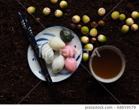 韓國傳統食品鬆餅和橡子 韓國傳統食品鬆餅和橡子 68659579