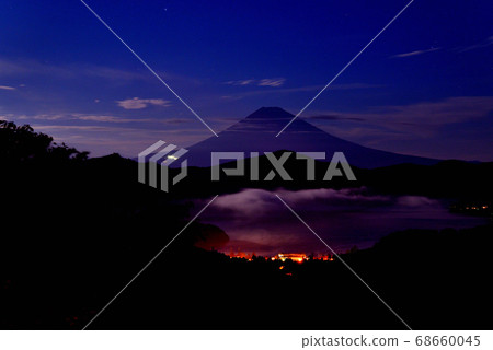 箱根大觀山的富士山黎明 68660045