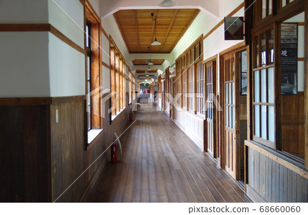 Ha市梅林學校教室走廊的風景 Ha市梅林學校教室走廊的風景 68660060
