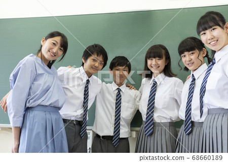 Junior high school students and teachers lined up in front of the blackboard 68660189