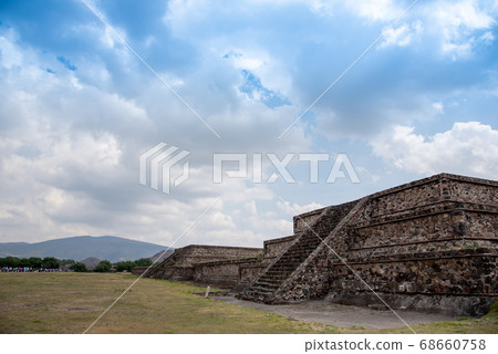 Road to the Dead at Teotihuacan Ruins, World Heritage Site in Mexico 68660758