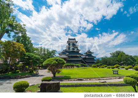 The castle tower of Matsuyama Castle seen from the ruins of Honmaru Goten The castle tower of Matsuyama Castle seen from the ruins of Honmaru Goten 68663044