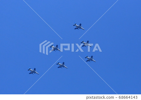 Formation flight 68664143