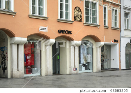 Geox brand shop window in Graz 68665205