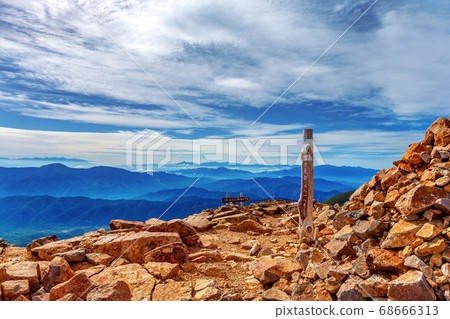 Mount Norikura (July summer sunny) Mount Norikura (July summer sunny) 68666313