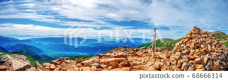 登浦山（7月夏天陽光明媚） 68666314